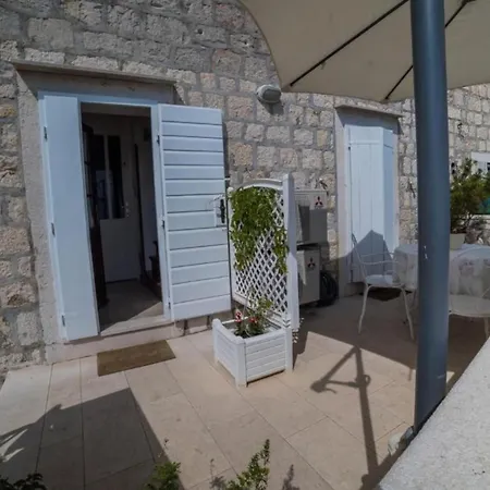 Apartamento Stone House Seaside Retreat On Bra Island - Two Bedroom 1